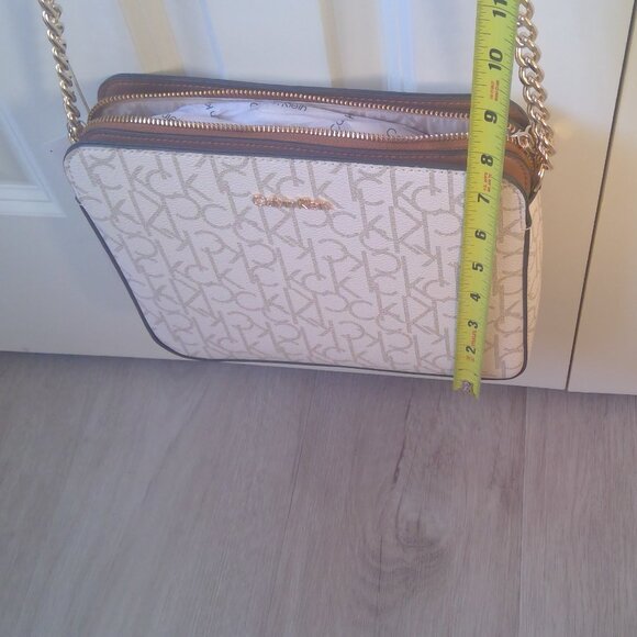 Calvin Klein Crossbody - NWT - Picture 4 of 6